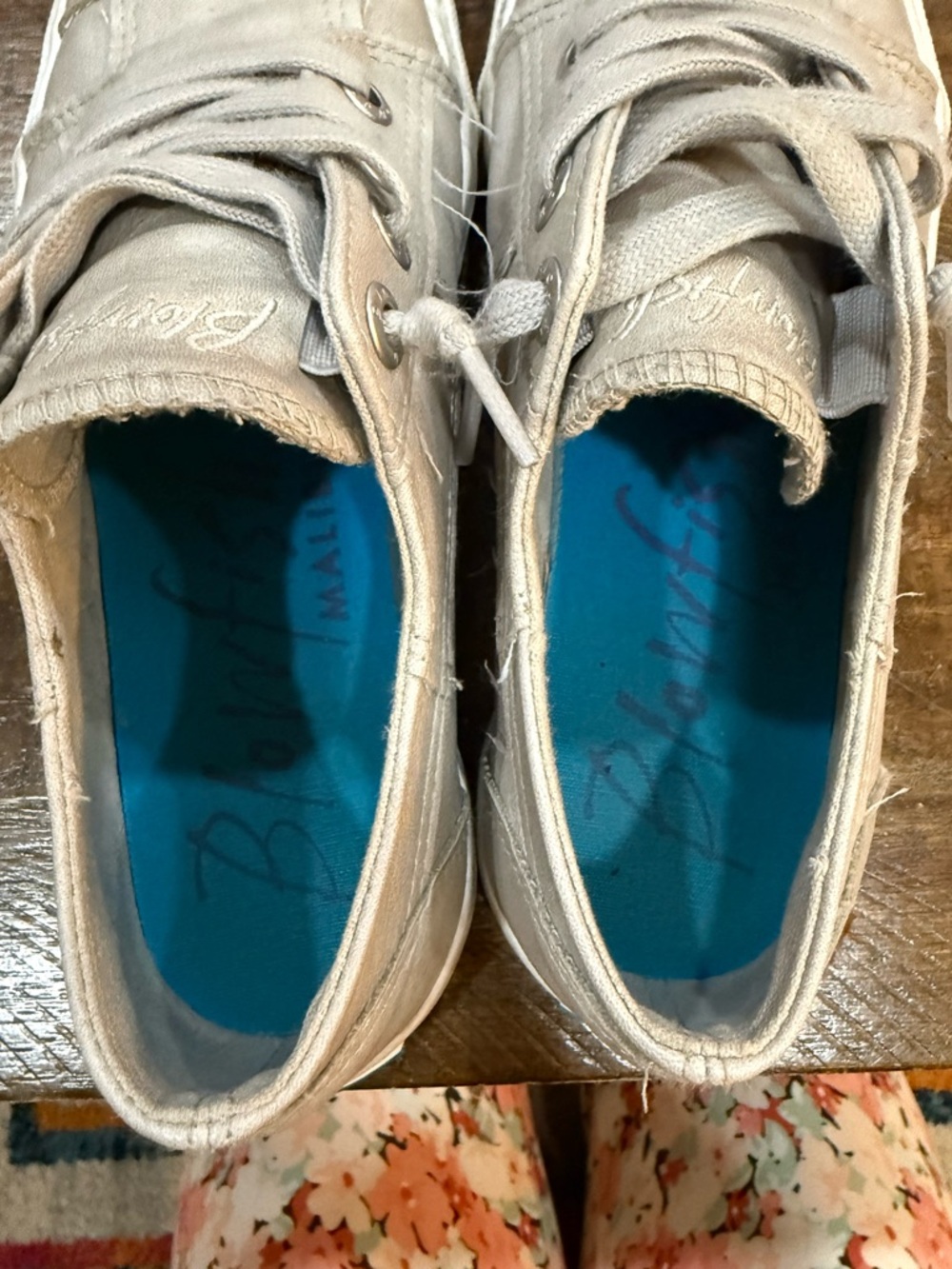 Women’s Blowfish Low-Top Canvas Sneakers - Size 8 - Picture 7 of 8